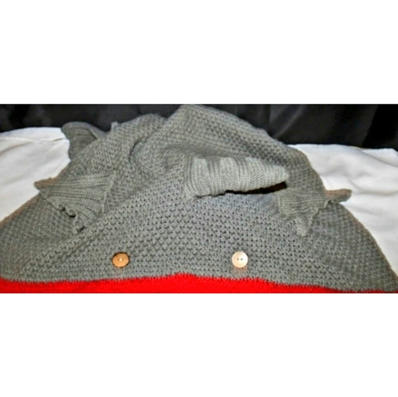 Crochet Shark Attack Fin Knit Blanket - Picture 13 of 13